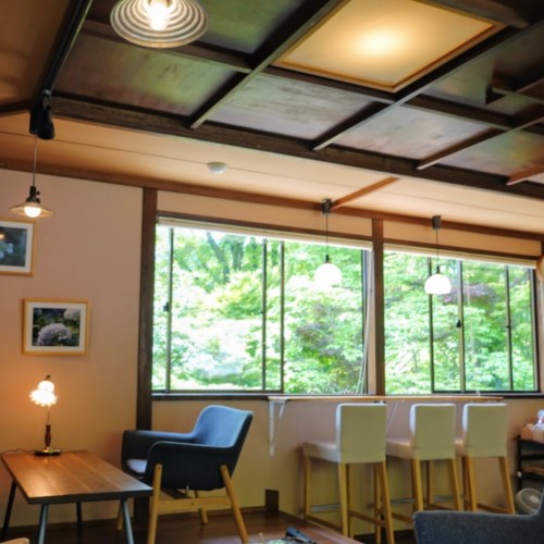 緑に癒される耶馬溪道の駅の中のカフェ「道カフェ 余菓の日」