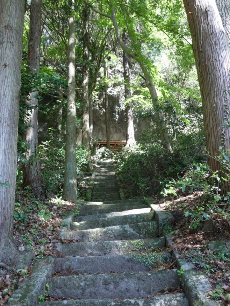 成仏寺 奥の院に続く石段