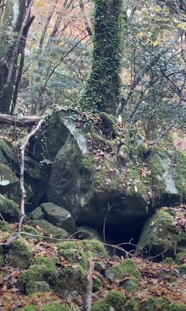 犬ヶ岳の巨石