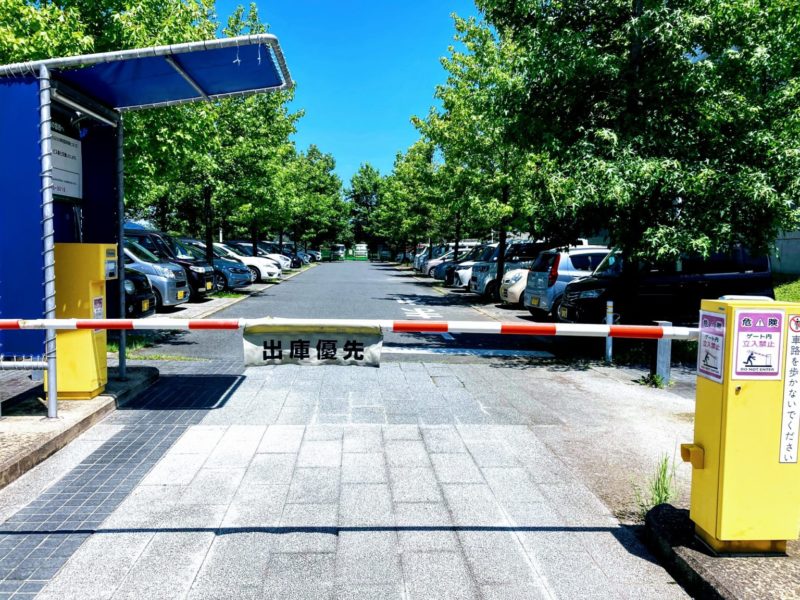 北九州市立大学ひびきのキャンパス図書館の駐車場