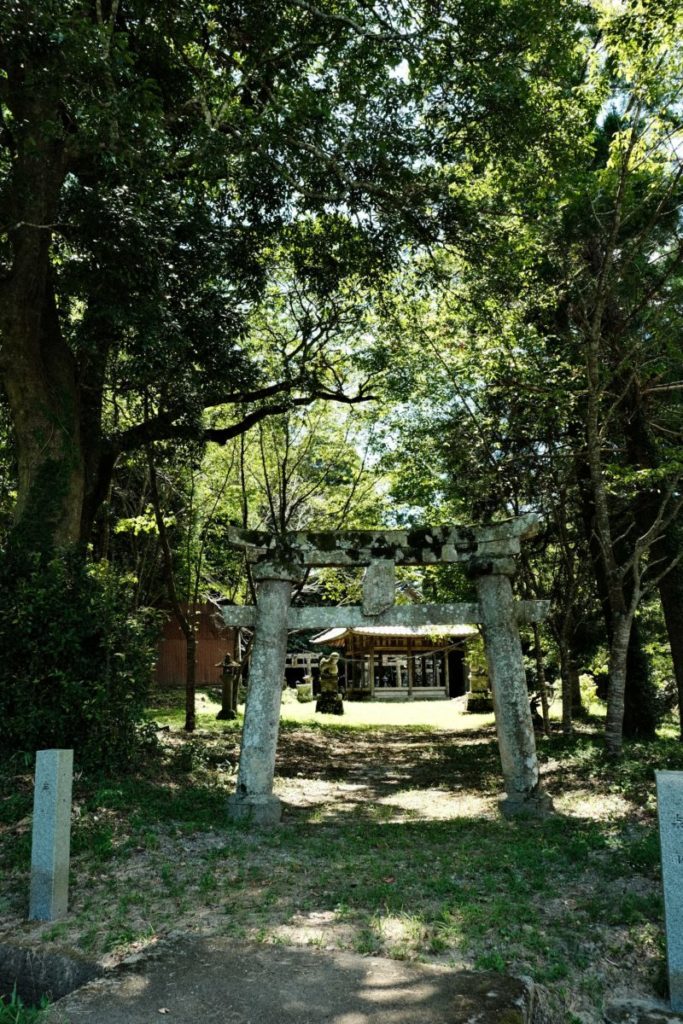 香春から来た秦氏が宇佐で最初に建てた神社 - 稲積六神社の鳥居
